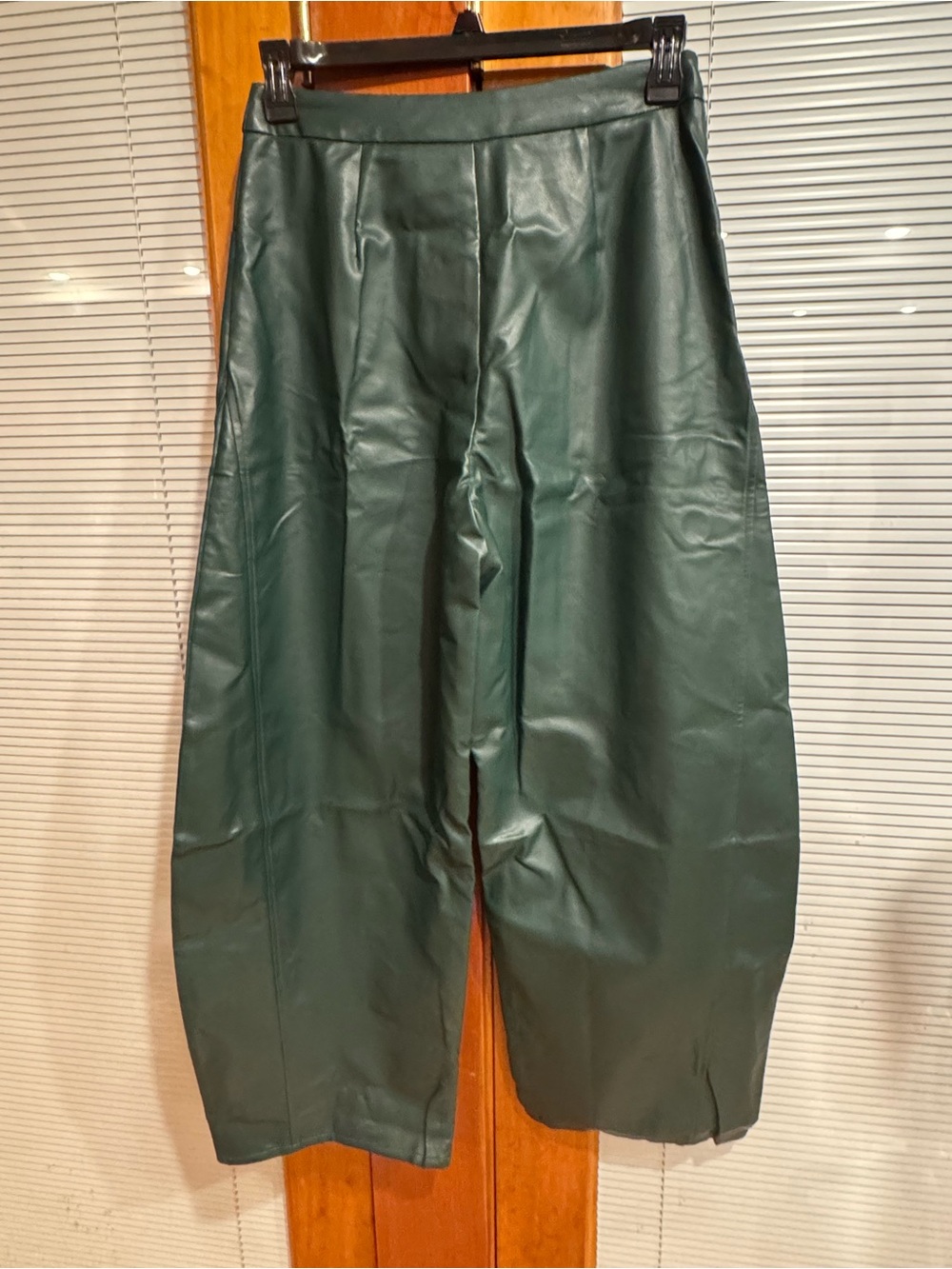 Faux Leather Dark Green Zipper Hollow Out Ring Trousers. Women’s size M - Picture 5 of 6